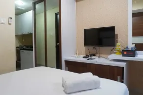 Compact Studio Room at Tamansari Papilio Apartment By Travelio - Habitación