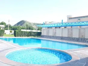 TreeHouse Sunrise Resort & Caravan Park - Piscina