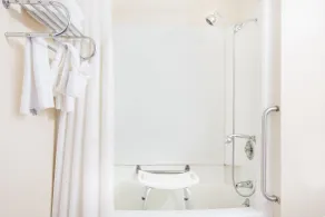 Super 8 by Wyndham Casper West by the River - Salle de bain