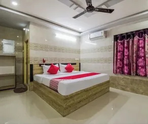 Hotel Y2 Grand Beside Prabhas College - Room