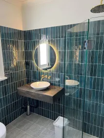Native Rose Hotel - Bathroom