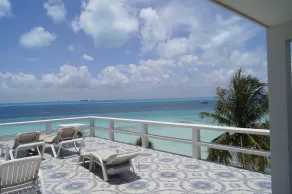 Chichis and Charlies Beachfront - Chambre