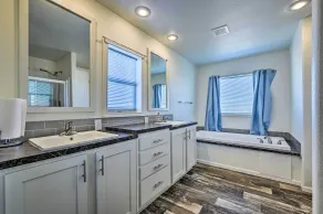 Modern Prescott Valley Home on 2 Acres! - Salle de bain