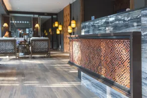 L Nimman - Reception