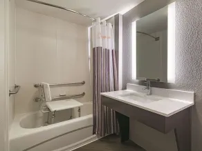 La Quinta by Wyndham Dallas Plano West - Salle de bain