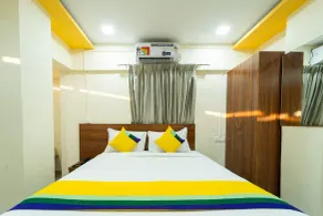Itsy Hotels Anand Executive, Near Amanora - Chambre