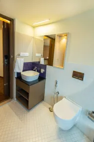 Ascot Hotel - Bathroom