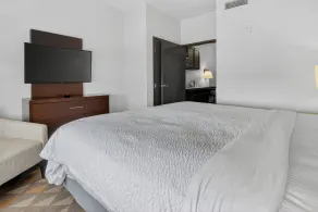 Holiday Inn and Suites Addison by IHG - Chambre