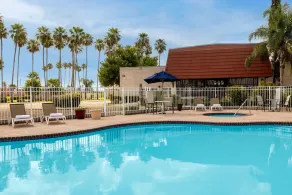 Victoria Palms Inn & Suites - Piscina