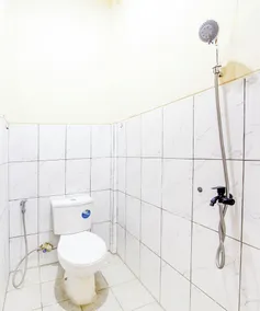 Hotel O Ekslusive Double'n - Badezimmer