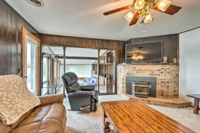 Lakeside Urbana Home - Near Hunting & Fishing! - Interiør