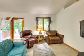Faribault Home w/ Deck Near Cedar Lake Boat Ramp! - Interiør