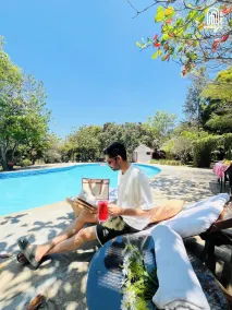 The Hideaway Hosur by evaddo stays - Piscina