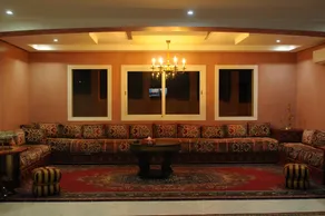 Free Zone Hotel - Coin salon dans le hall