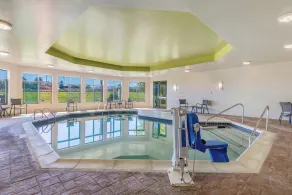 Holiday Inn Express & Suites Kansas City Airport by IHG - Pool