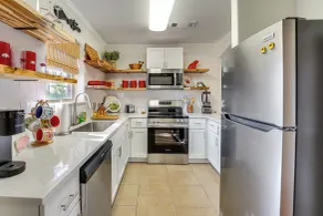 5 Mi to Univ of Arkansas: Cozy Townhome w/ Deck - Interiør