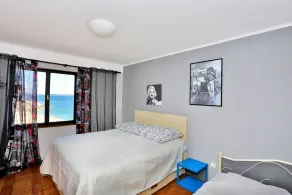 Appartement situé directement sur la mer, avec une vue imprenable et vue sur la mer - Chambre
