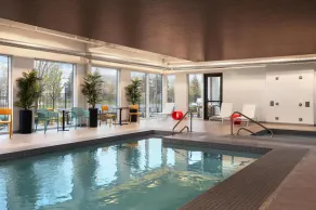 Home2 Suites By Hilton Vaughan Toronto On - Piscina