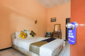 OYO 2465 Hotel Raung View - Habitación