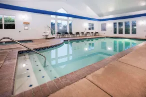 La Quinta by Wyndham Newport - Piscine