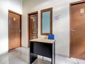 Super OYO 92511 Griya Dias  Syariah - Reception