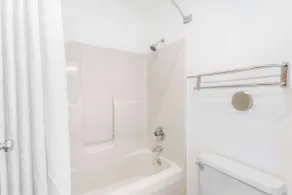 Super 8 by Wyndham Bourbonnais/Kankakee Area - Salle de bain