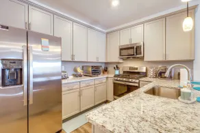 Bright Lewes Condo w/ Balcony, 7 Mi to Beach! - Interiør