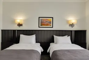 Pine Astoria Hotel - Zimmer