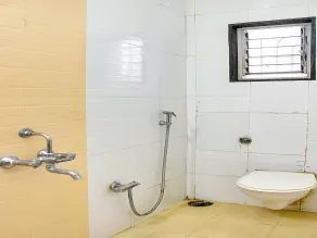 OYO 10678 Hotel Nandanvan - Badrum