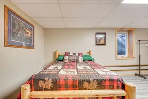 Hayward Home w/ Private Deck, Fire Pit & Kayak! - Innvendig