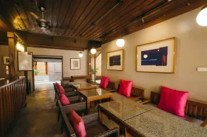 Lilu Pai - Lobby