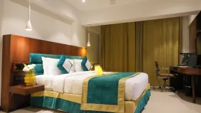Club Emerald - Room