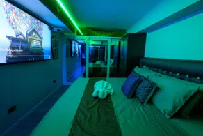 ClockWorkOrange Luxury Suites - Room