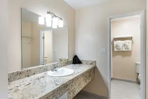 The Prime Suites, Vallejo - Napa Valley and Six Flags Discovery Kingdom - Salle de bain
