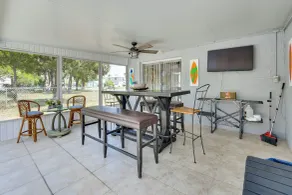 Dockside Hernando Beach Retreat w/ Canal Access - Innenbereich