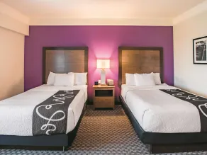 La Quinta Inn & Suites by Wyndham Fort Worth City View - Room