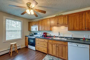 Unwind w/ Shared Hot Tub: Cozy Whittier Getaway - Innvendig