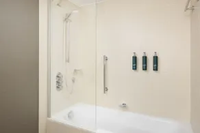 Doubletree by Hilton Luxembourg - Bathroom