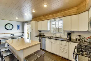 40-acre Brook Park Retreat Near Lakes & Fishing! - Innenbereich