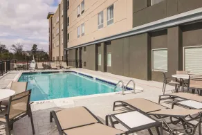 La Quinta Inn & Suites by Wyndham Atlanta South - McDonough - Piscine
