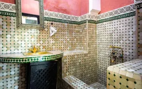 Sidi Abdallah Ghiat - Bathroom