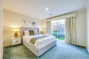 StayAU Family Retreat with Pool Table in Cranbourne - Rum