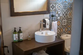 Barbara's Boutique Hostel - Bathroom