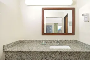 Travelodge by Wyndham Sacramento / Rancho Cordova - Salle de bain
