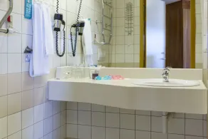 Quality Hotel The Reef - Bathroom