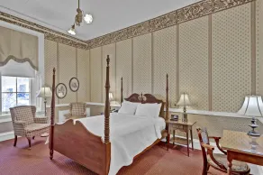 St James Hotel - Chambre