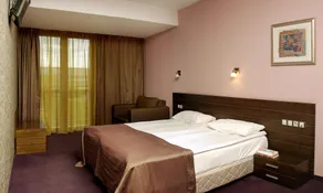Budapest Hotel - Free Parking - Room
