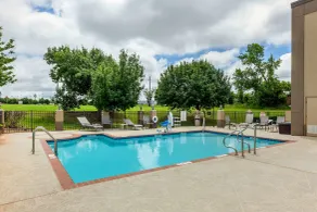Quality Suites Sherman - Piscine