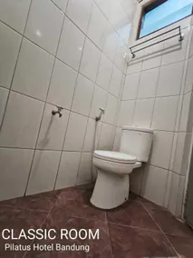 Pilatus Hotel Bandung - Bathroom