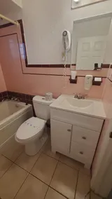 Sandbox Motel - Bathroom